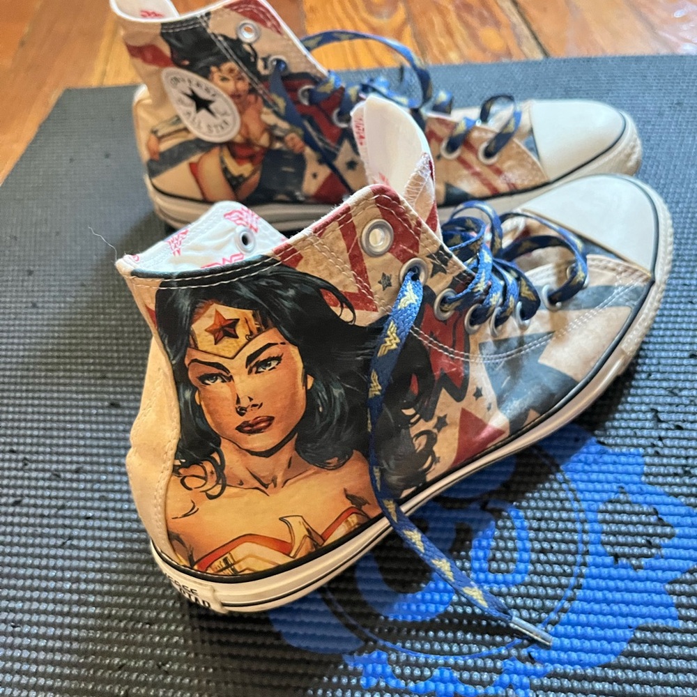 Converse Wonder Woman Chucks – DC Comics All Star High Tops - Size 10